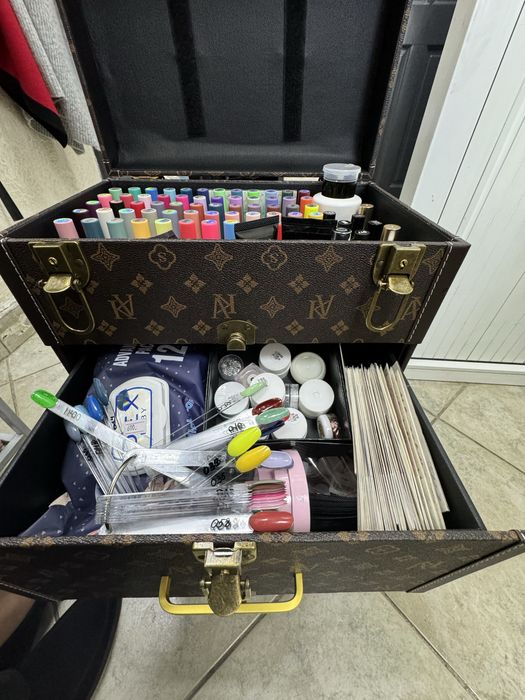 Чемодан для мастера маникюра