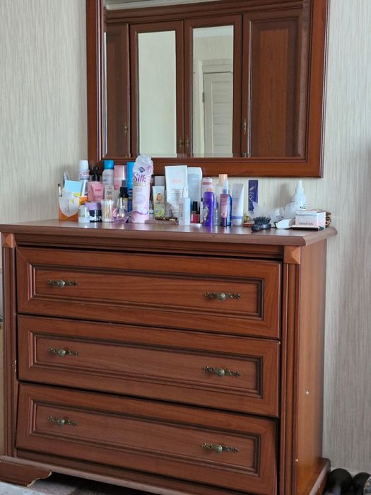 Продается спальный гарнитур