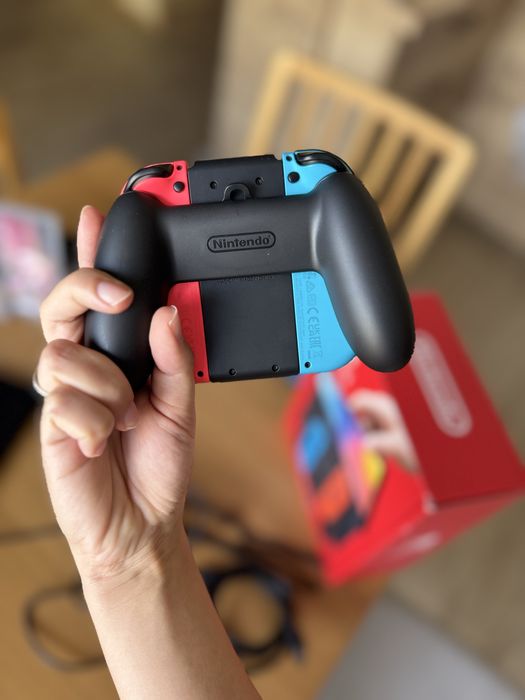 Nintendo Switch Oled Model + Pokemon Arceus / Shining Pearl