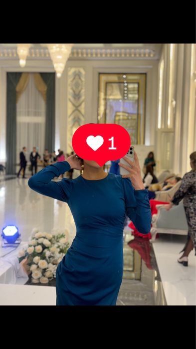 Вечернее синее платье в обтяжку