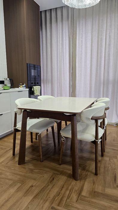 Продам стол новый
