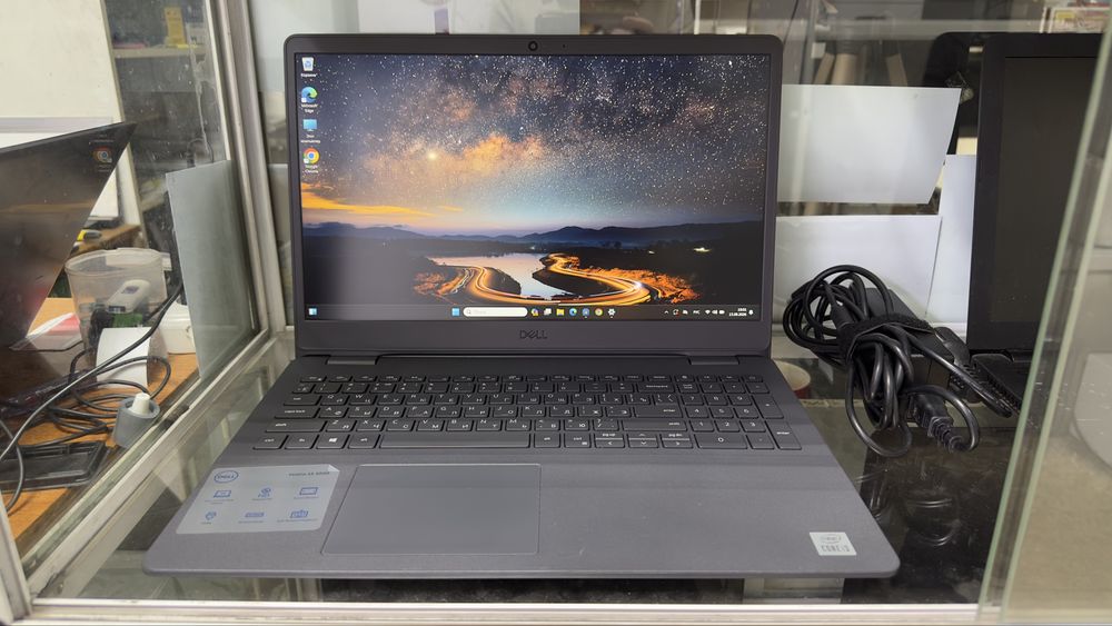 Ноутбук Dell 15.6” Core i5/8gb/SSD256gb/Intel UHD, с гарантией