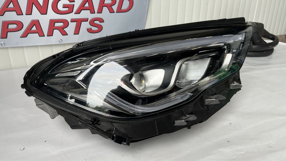 Ляв и десен фар Mercedes GLA w247 2019-