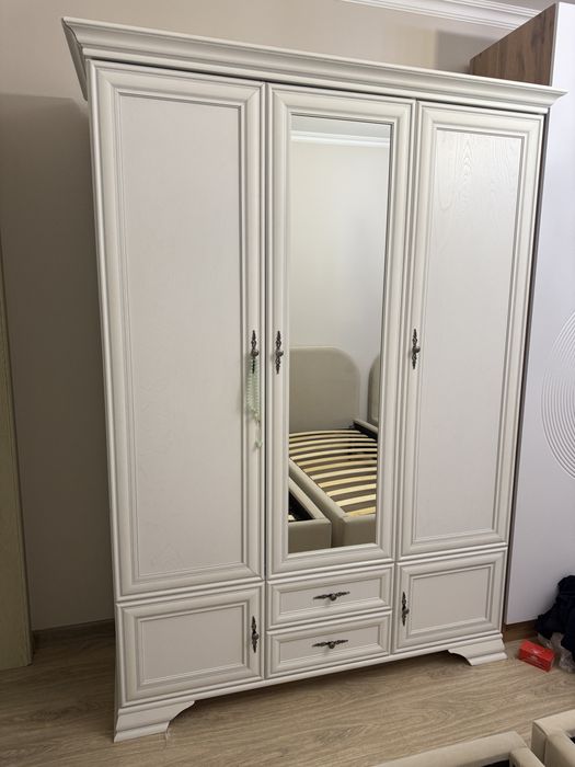 Шкаф белый, 1,5 м