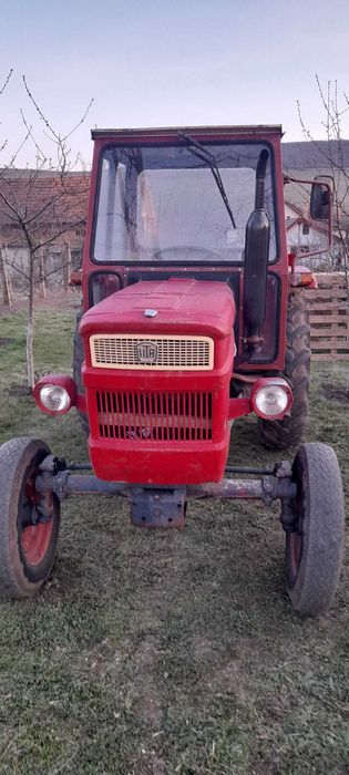 Tractor universal 445