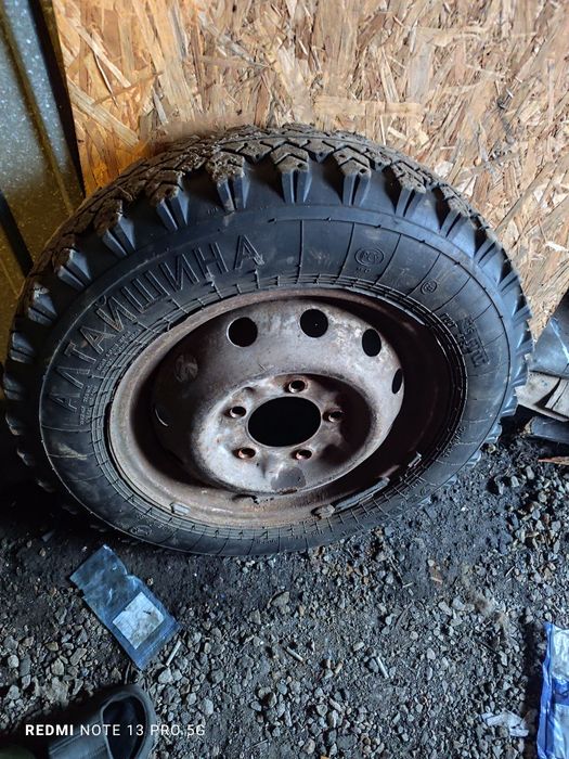 Продам на ниву резину на дисках