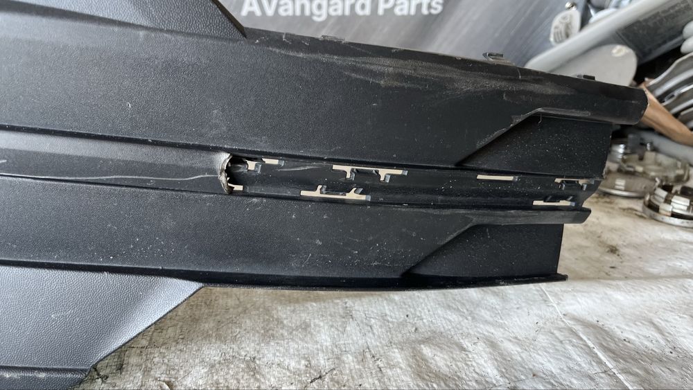 Volkswagen T6 Lift лява решетка халоген