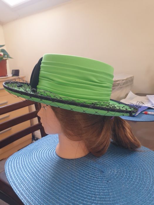 Pălărie verde eleganta
