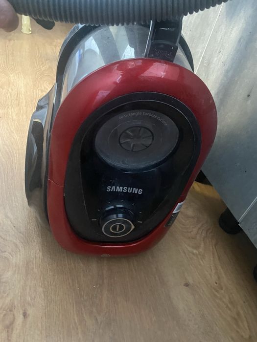 Пылесос в рабочем состояний