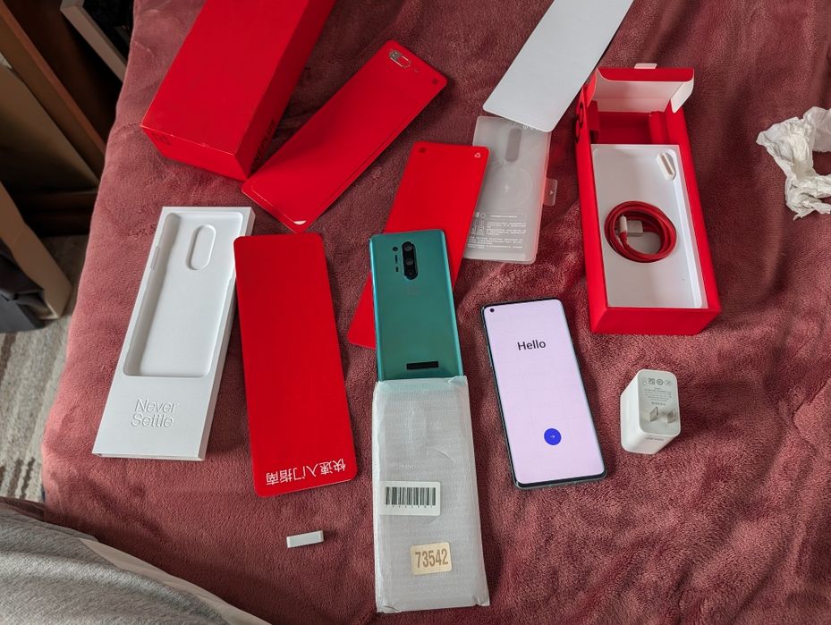 Продаю One plus 8 pro 128GB/8GB