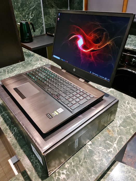 HP OMEN 17 ( 17-CB1001NU ) RTX 2080 SUPER, 32GB RAM, i7-10750H 5 GHz
