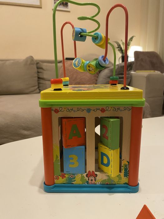 Дървен интерактивен куб