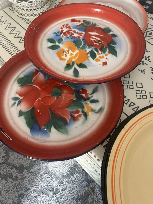 Подносы эмалированные