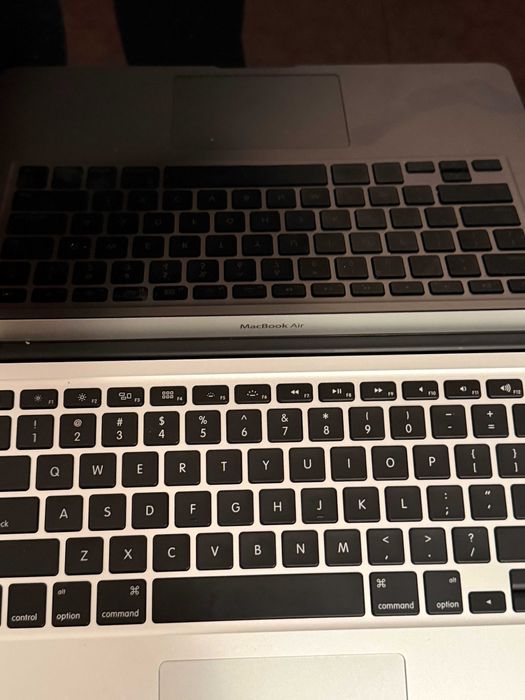 MacBook Air (13-inch, 2017)