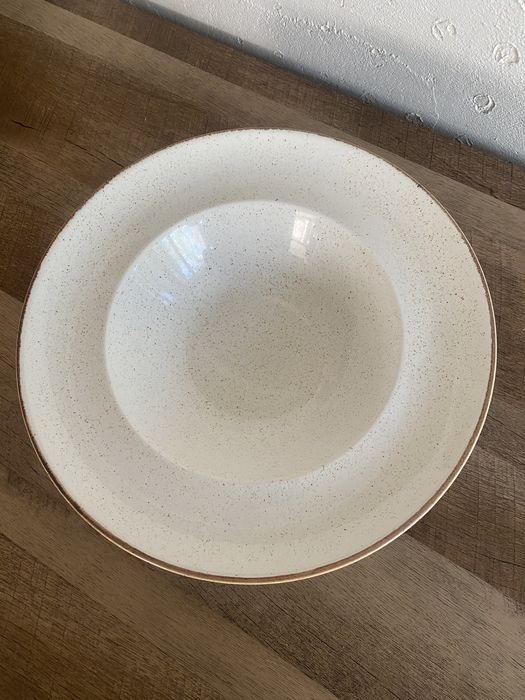 Две порцеланови чиний за паста