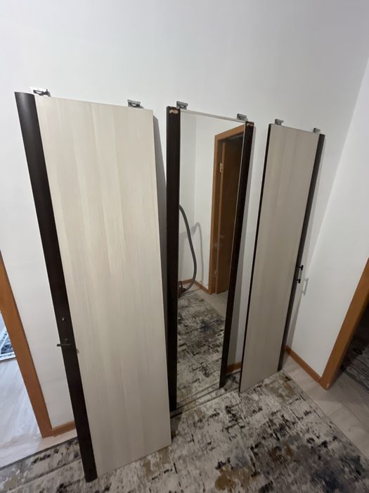 Шкаф 3есікті,есіктері сынық