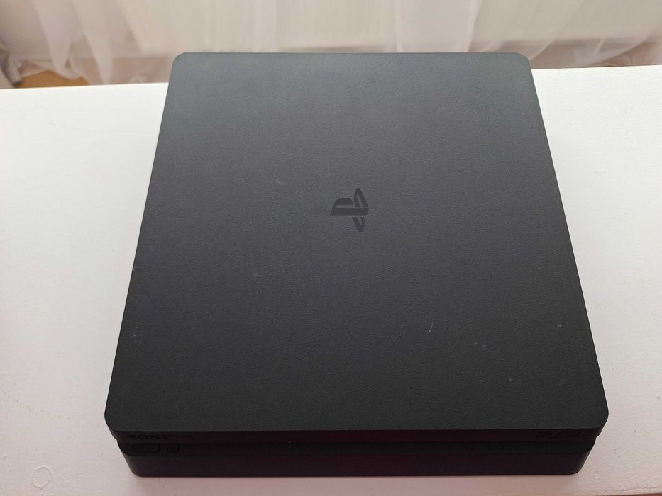 PS4 stare excelenta, intretinut regulat