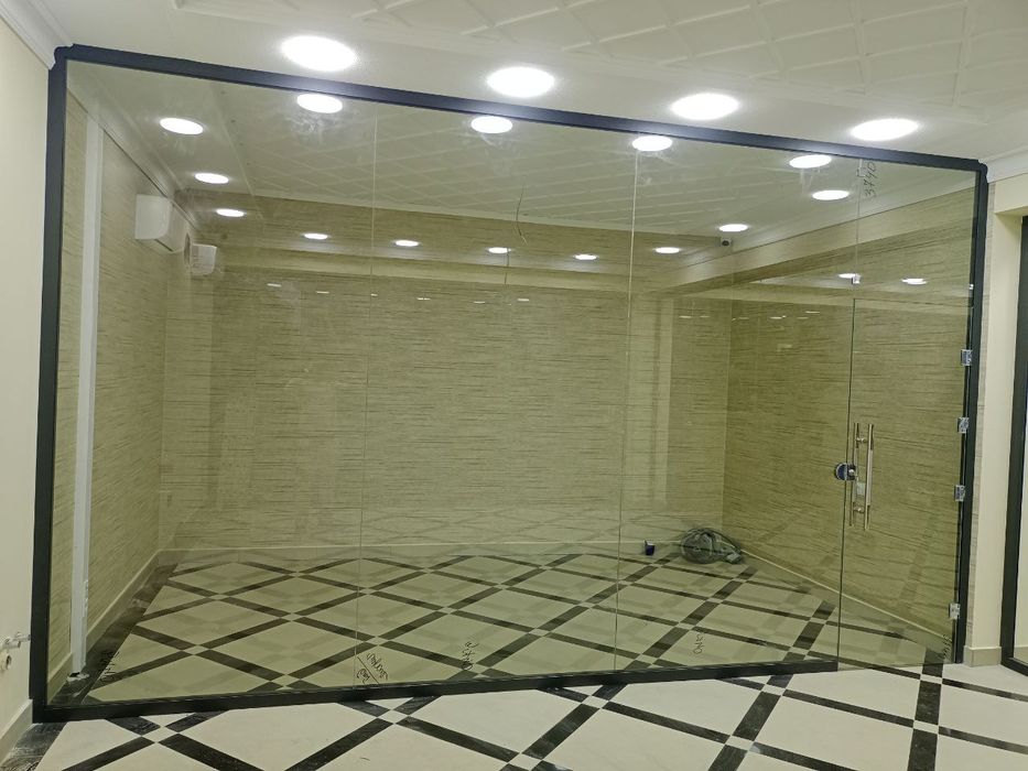 Офислар учун ойнали тусиклар.. Стеклянные перегородки для офиса