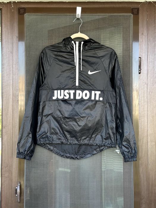 Дамско яке / ветровка Nike (Just Do It) - размер XS, Отлично състояние