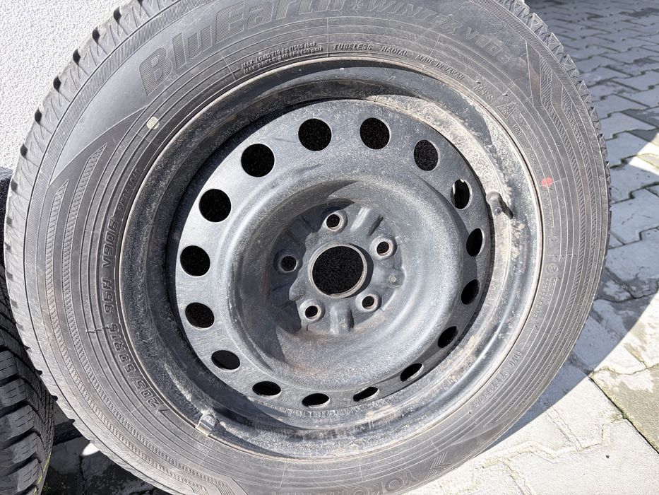 Гуми YOKOHAMA 205/60R16 96H M+S BluEarth*Winter V906