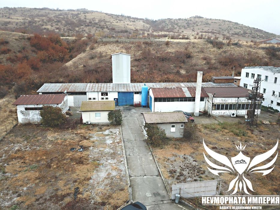 Дава се под наем Склад в Асеновград - 3040 кв.м за 427916.01 € - Снимка #1