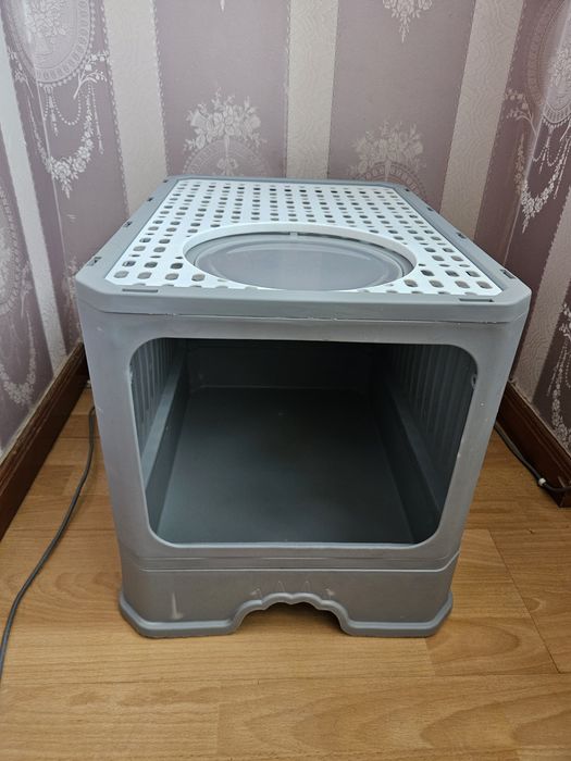 Продам кошачий лоток(туалет-домик)