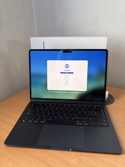 Продаю MacBook Air M2 16/256 (Midnight)