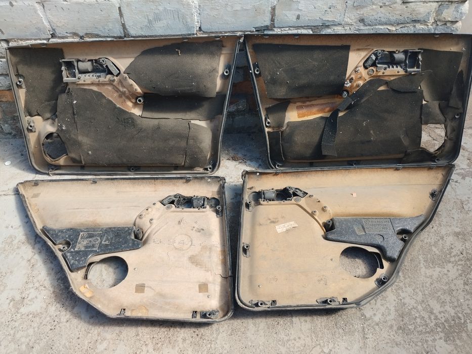 Продам дверные карты гольф 3