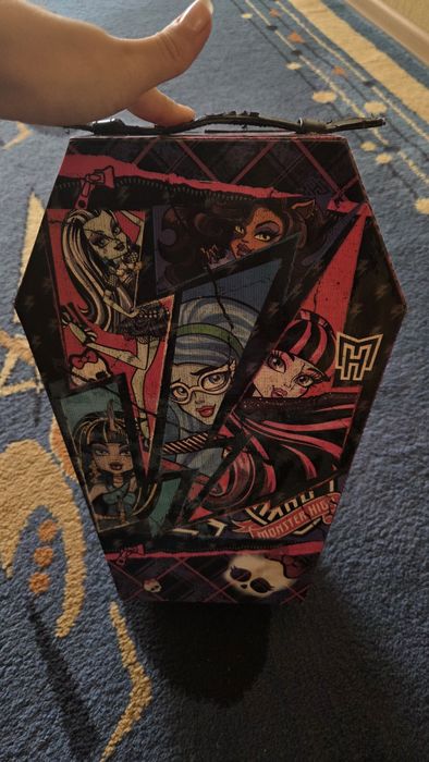 оригинальный гробик шкаф monster high б/у