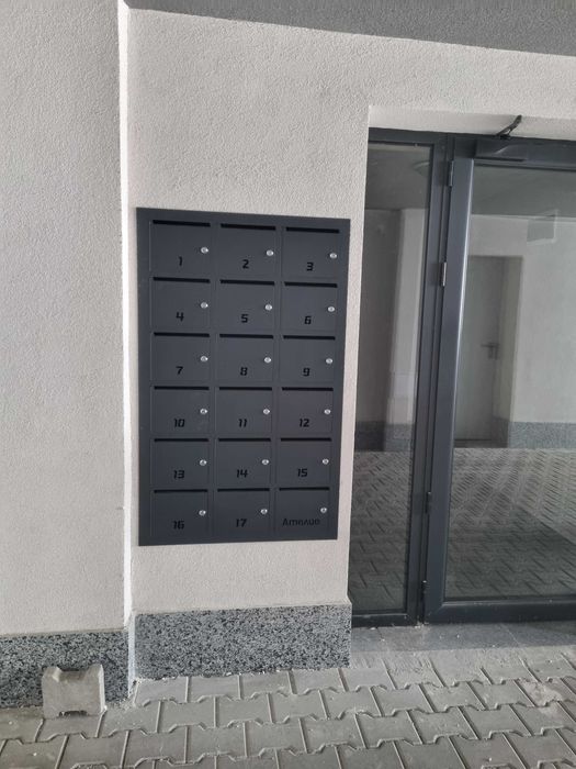 Метални пощенски кутии.