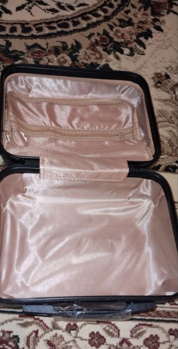 Срочно чемоданчик сатылады новыи колданбаган