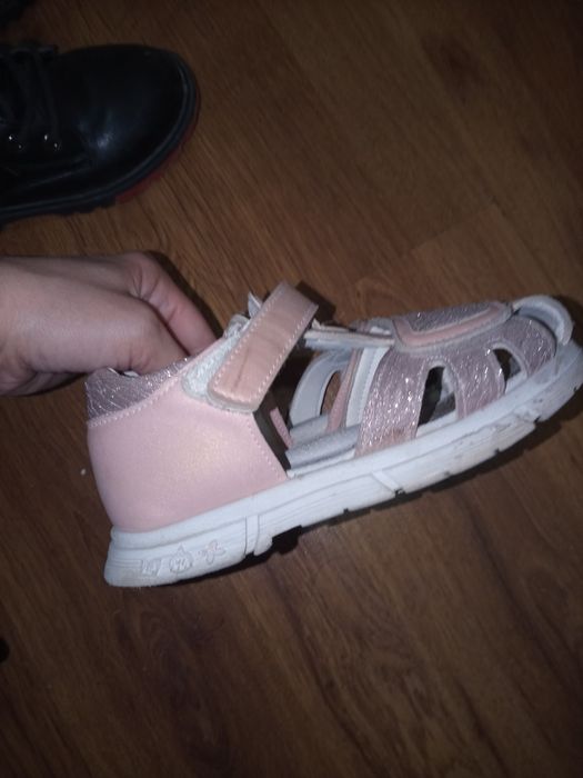 Отдаю обувь 30 размер за фрукты.