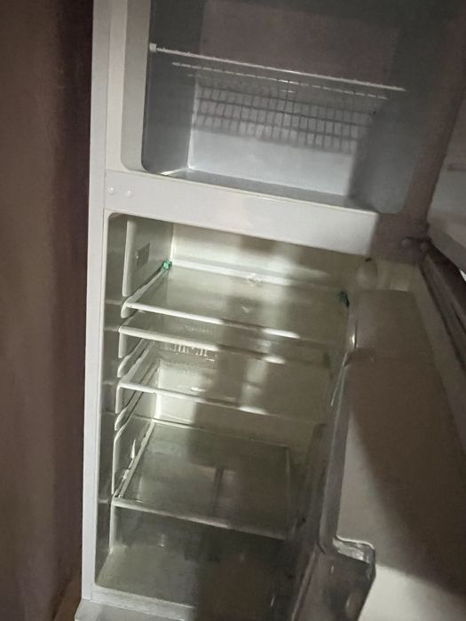 Холодилник почти новыи