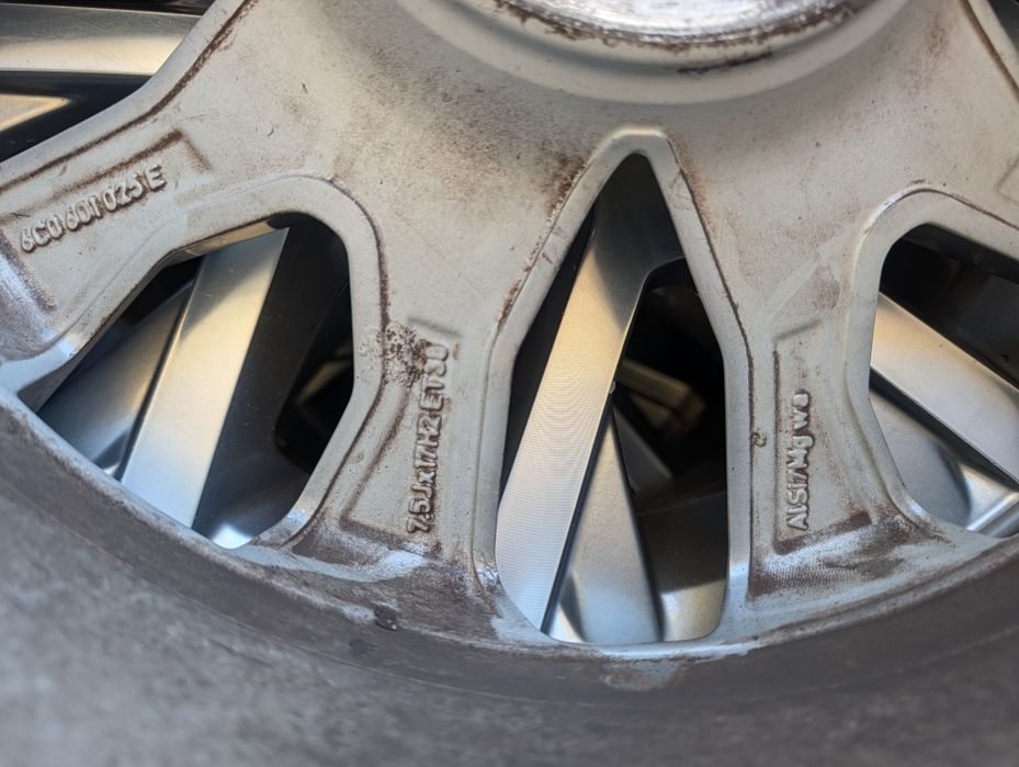 Jante aliaj originale VW pe 17 prindere 5x100 cu anvelope 215/40/17 pentru VAG(VW,AUDI,SKODA,SEAT)