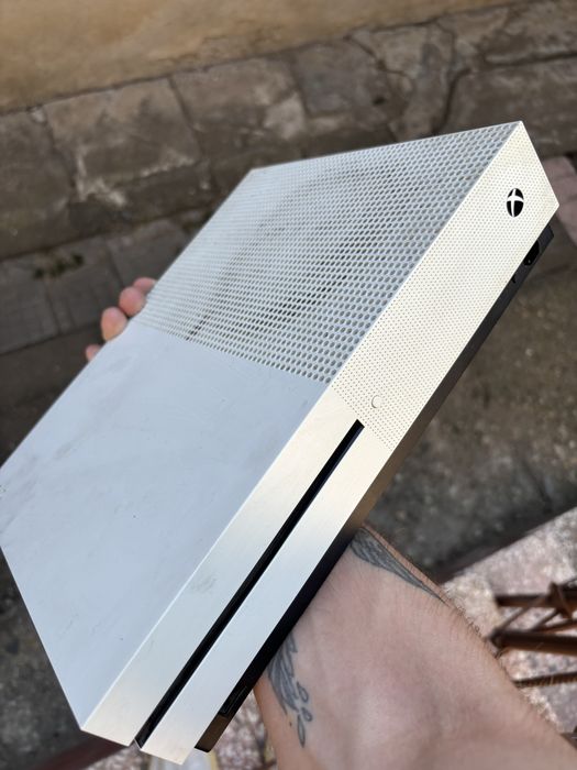 xbox one s 1TB..