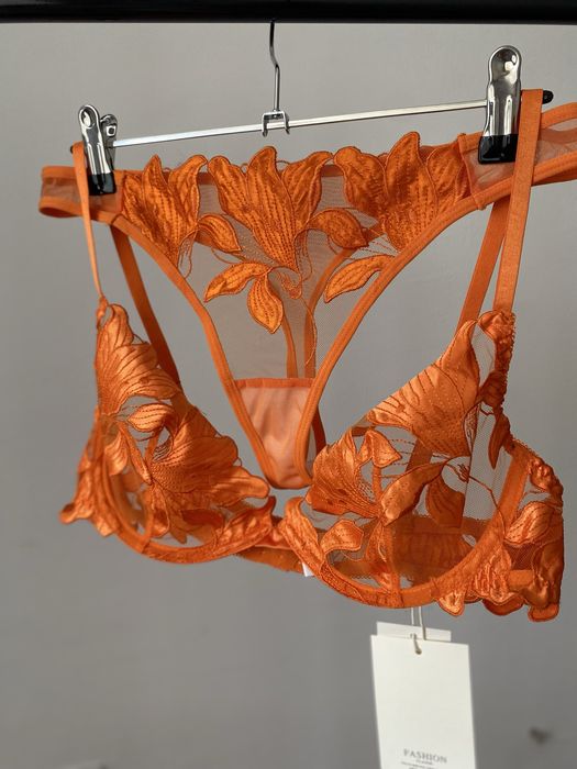 Дамско бельо в различни цветове, дантела