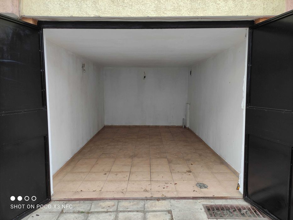 Дава се под наем Гараж / Паркомясто в Варна, Колхозен пазар - 19 кв.м за 127.5 € - Снимка #2