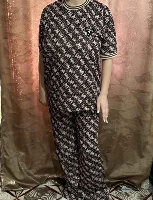 Compleu pentru femei mărimi disponibile M și L