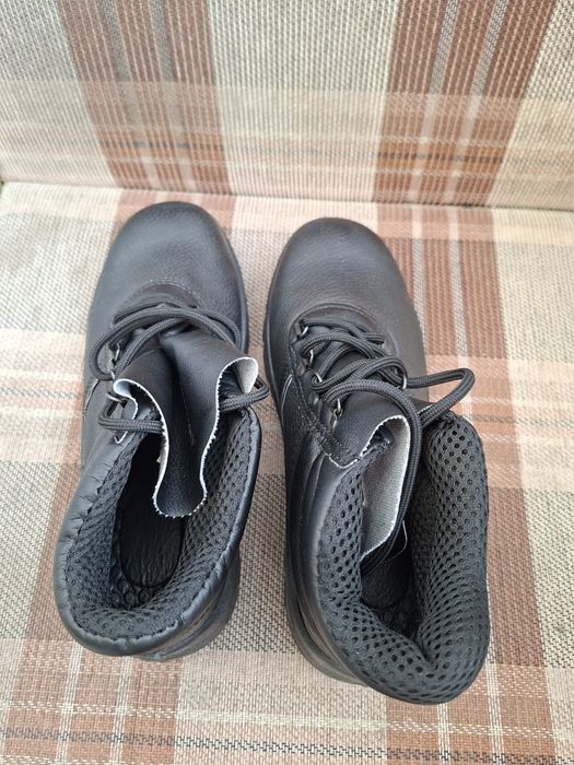 Рабочие ботинки.