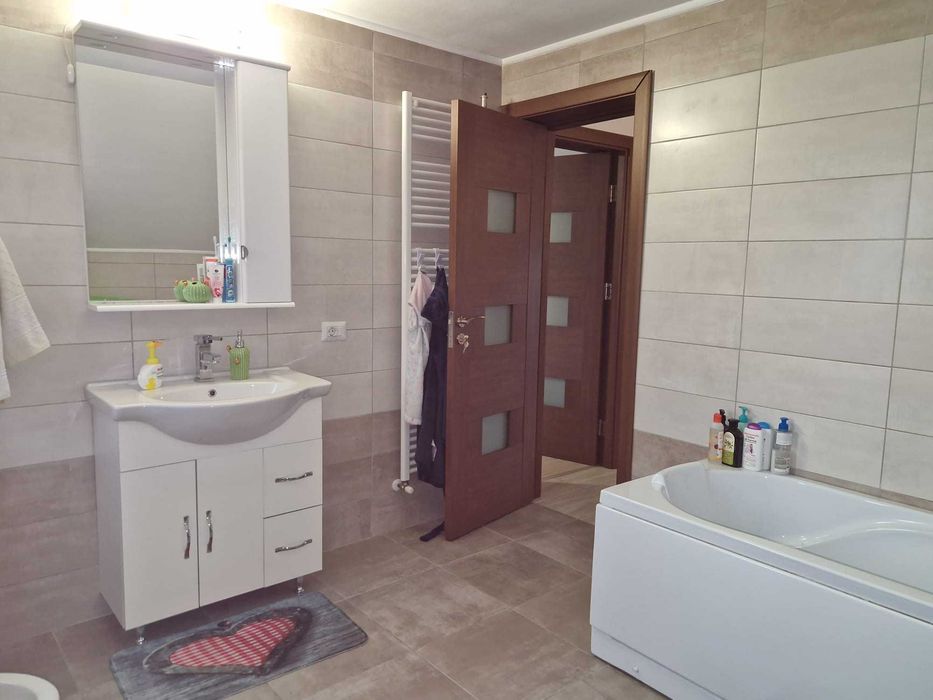Vilă cu 4 dormitoare | Eficiență energetică | Langa Wet Republic | 5 km de Centru | Direct Proprietar