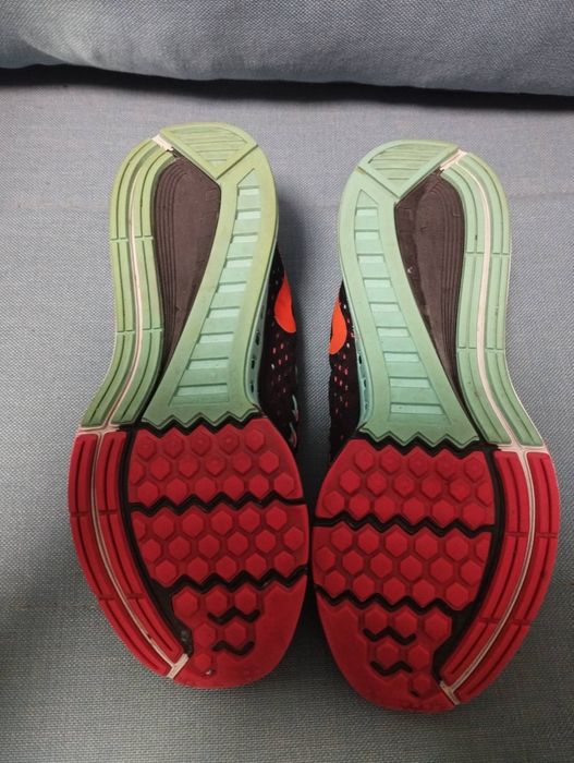 Nike zoom structure 18