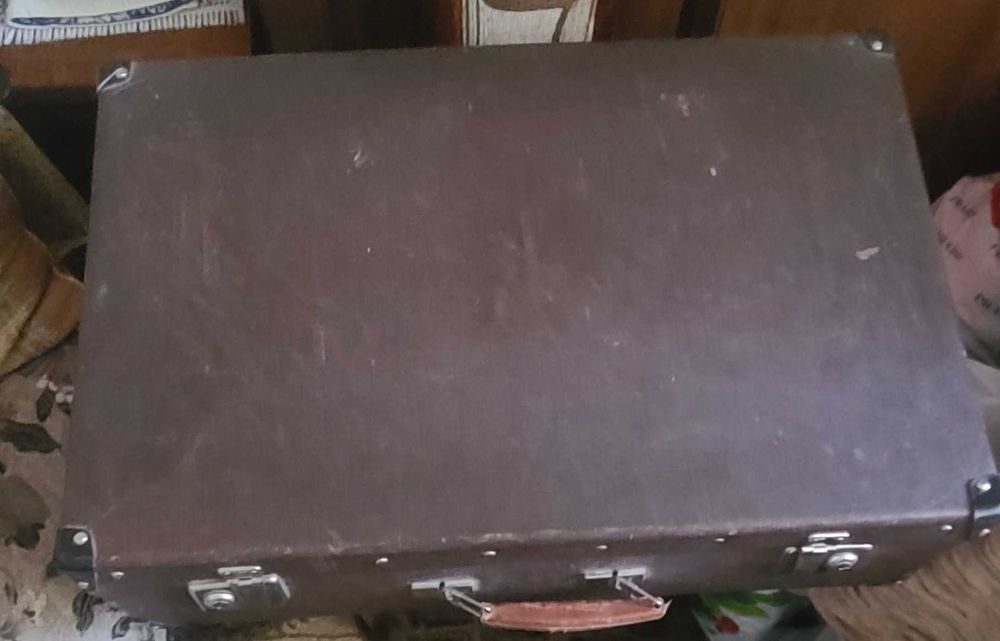 Продаётся  чемодан