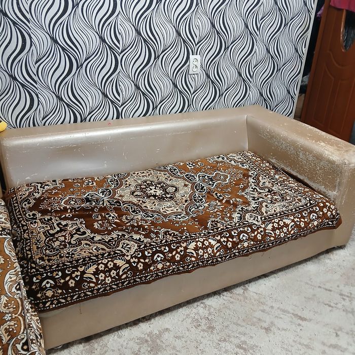 Продам угловой  диван б/у