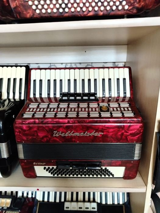 Продам немецкие аккордеонын