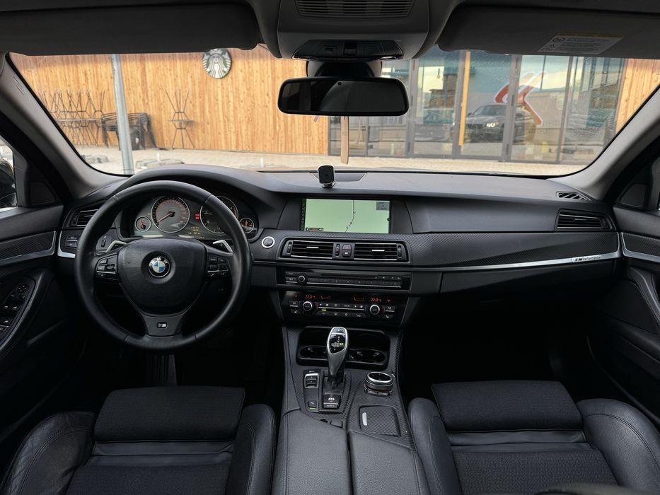 BMW 520d 2011 M pachet Trapa Navi mare Automat