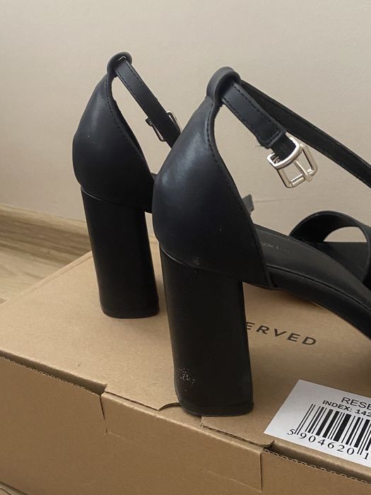 Дамски сандали Reserved