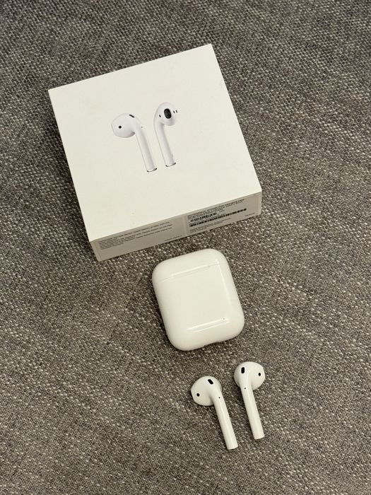 Apple AirPods 2 с кутия + кабел