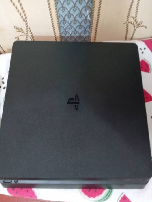 Sony playstation 4 (1tb)