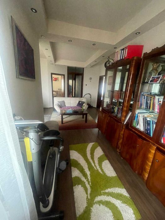 Apartament 3 camere, loc parcare in curte, spatiu verde,P-ta Izvoare.