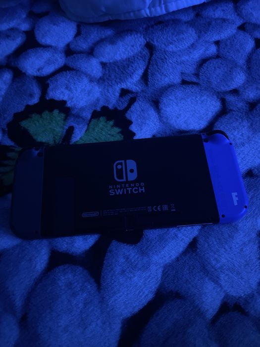 Nitendo switch+dock+cont fn gold 1+cont asphalt 9 legends cu seria 6
